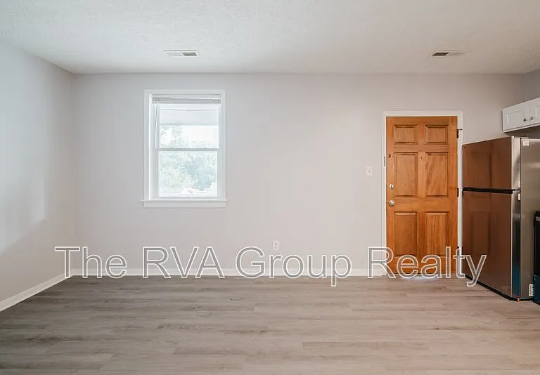 3807 Woodlawn St #8 — Photo 6