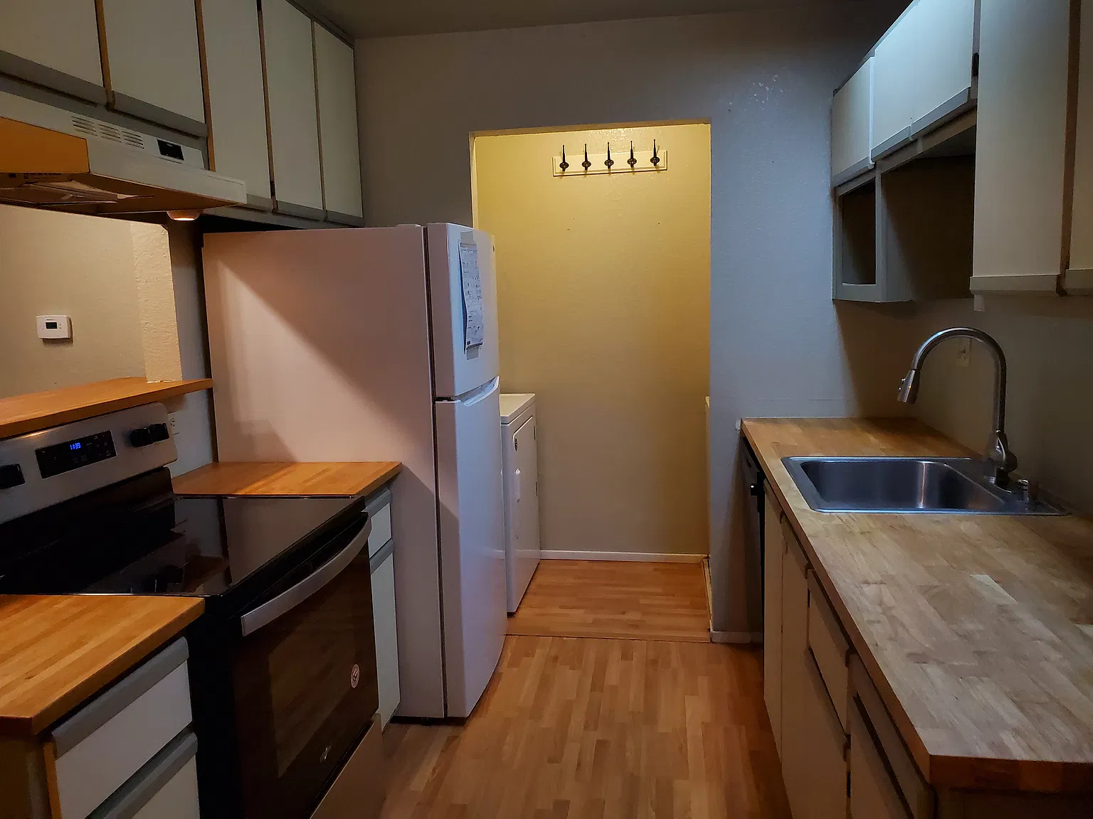 2 bed, 878 sqft, $2,100 — Photo 3
