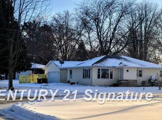616 Sunnyside Dr, Chesaning, MI 48616
