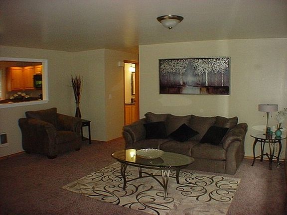 3rd image of 30 NE Riverhill Ln