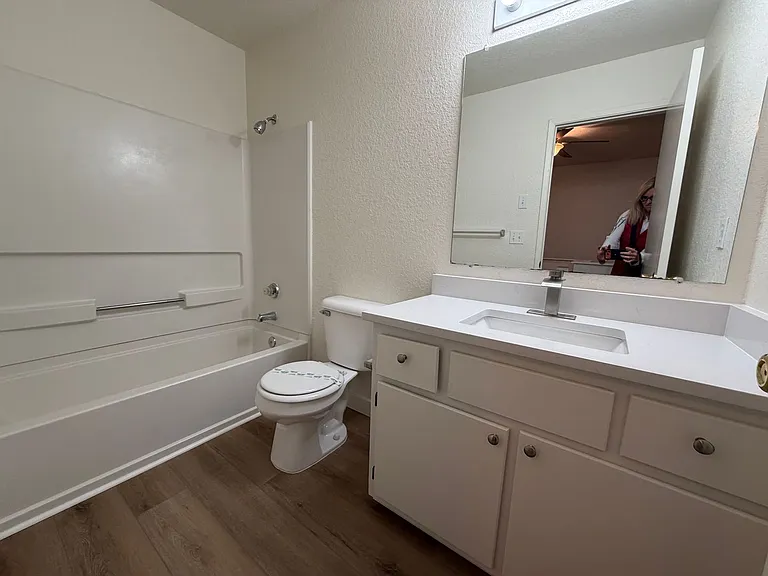 4701 NE 77th Ave #D-16 — Photo 33