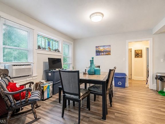 4th image of 52 Thomas St