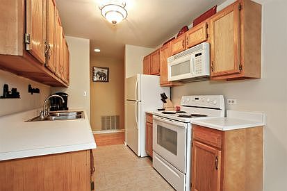 4th image of 5820 Oakwood Dr Unit 2M