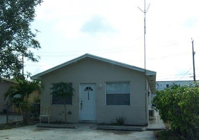 2nd image of 512 S F St