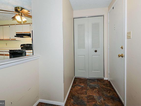 4th image of 3503 Wedgewood Ct APT G