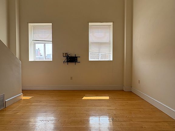 4th image of 257 Washington St #205