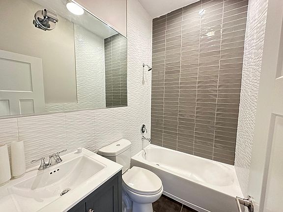 4th image of 45 Clifton Pl #33