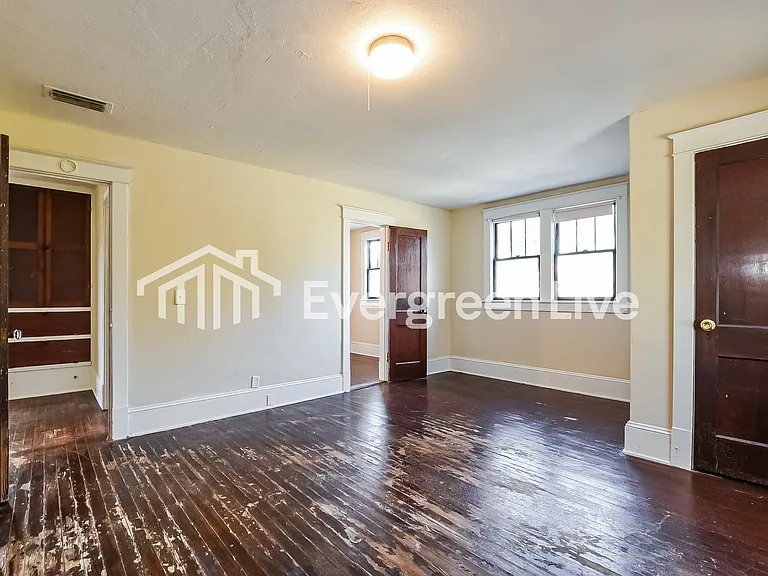 626 Washington Ave — Photo 9