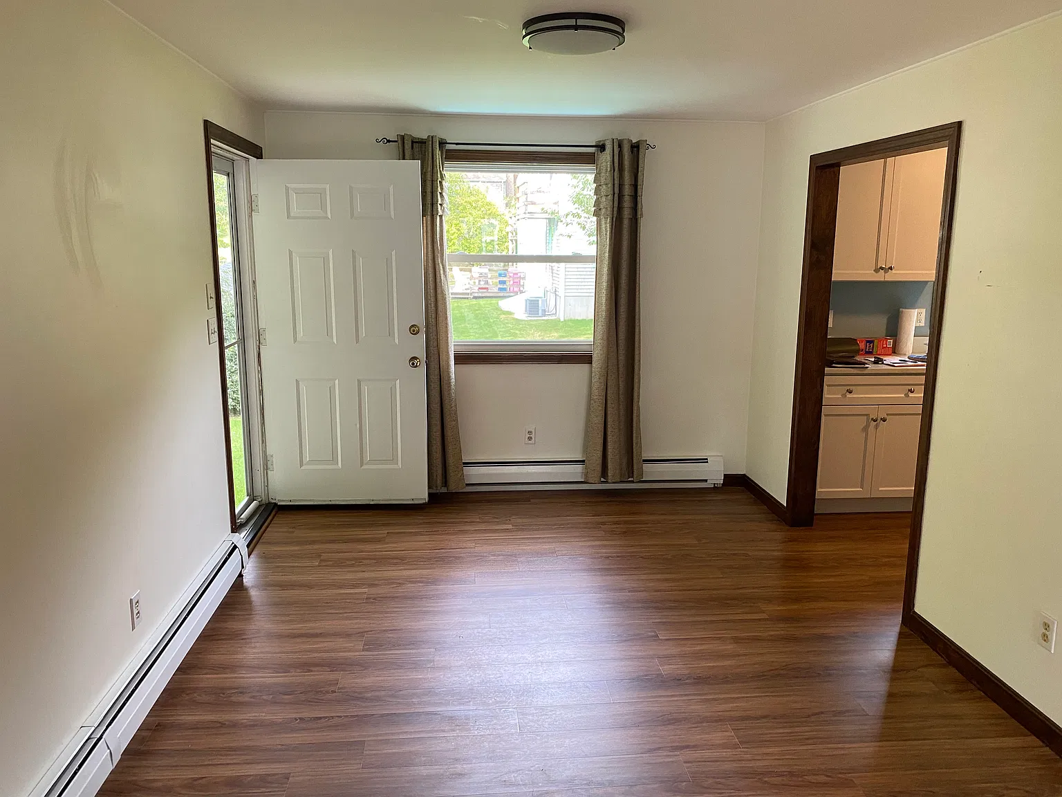 3 bed, 1064 sqft, $3,000 — Photo 3