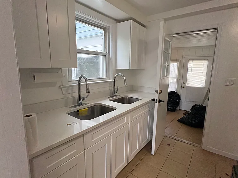 914 Miltonia St — Photo 7