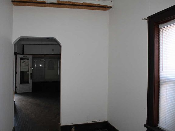 4th image of 4619 W Center St #4621