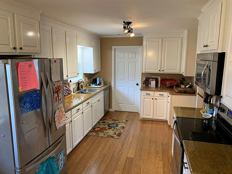 2nd image of 202 Pecan St