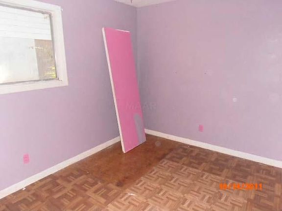 3rd image of 4859 Teal Ave