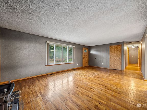 4th image of 19828 35th Avenue S