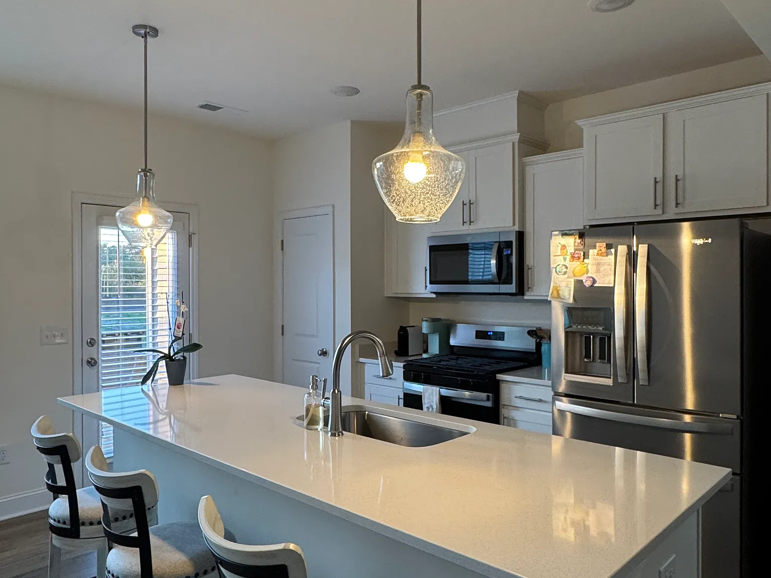 3 bed, 2.5 bath, 1610 sqft, $1,800 — Photo 2