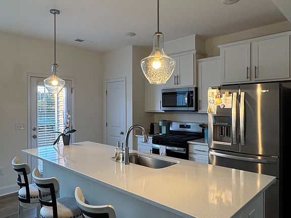 2nd image of 86 Hyacinth Ln