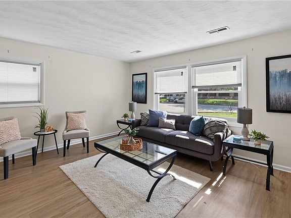 5th image of 208 Lowden Hunt Dr