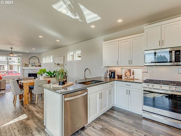 3rd image of 8184 SE Reddington St #291