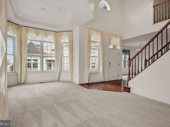 4th image of 810 Hidden Bluff Cir