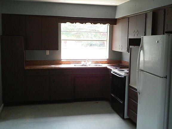 4th image of 831 Lorri Ave