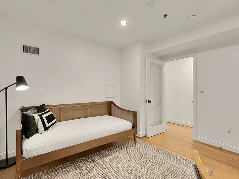 2432 Ontario Rd NW #1 — Photo 16