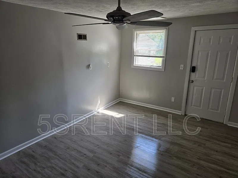 2 bed, 1.0 bath, 800 sqft, $1,090 — Photo 3