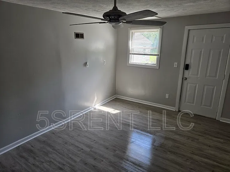 236 S Mary Ellen St #A — Photo 3