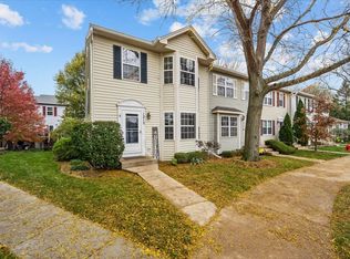 1215 Koster Ct, Geneva, IL 60134