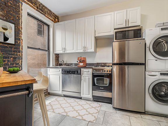 2nd image of 259 Bleeker Pl #15