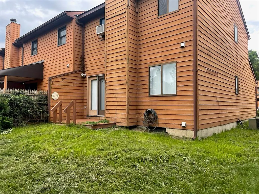2 bed, 1300 sqft, $1,550 — Photo 1