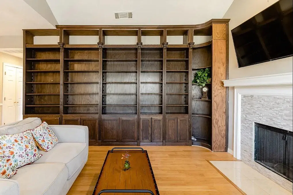 1 bed, 681 sqft, $2,300 — Photo 2