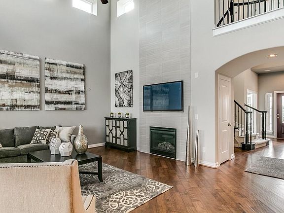 2nd image of 311 Tangerine Dr