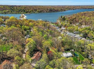 38 Fairway Pl, Cold Spring Harbor, NY 11724