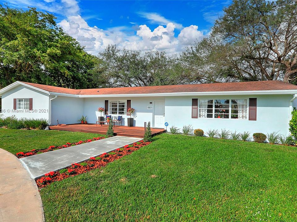 Move in ready......enjoy your pool !