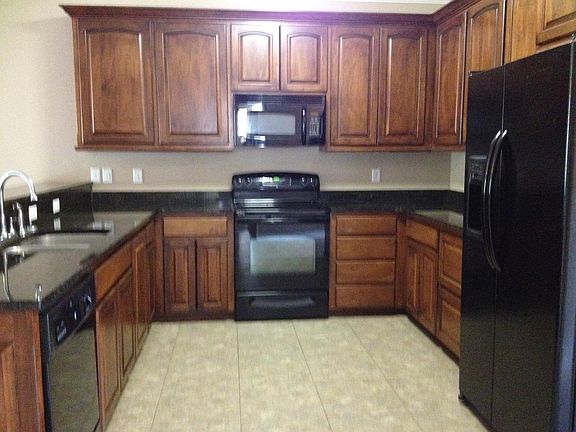 2nd image of 681 N Bradford St APT 3
