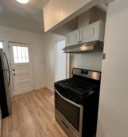 934 1/2 S Berendo St — Photo 11