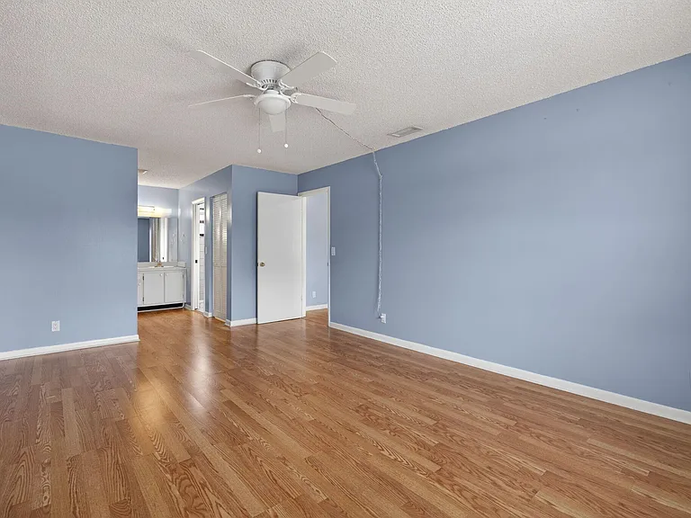 707 Stonewood Ct #19C — Photo 10