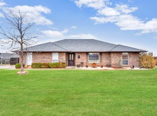 102 Oakridge Dr, Elk City, OK 73644