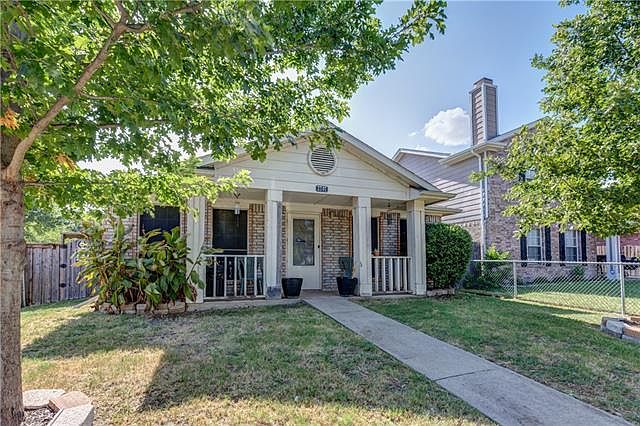 1st image of 2707 Clayton Oaks Dr