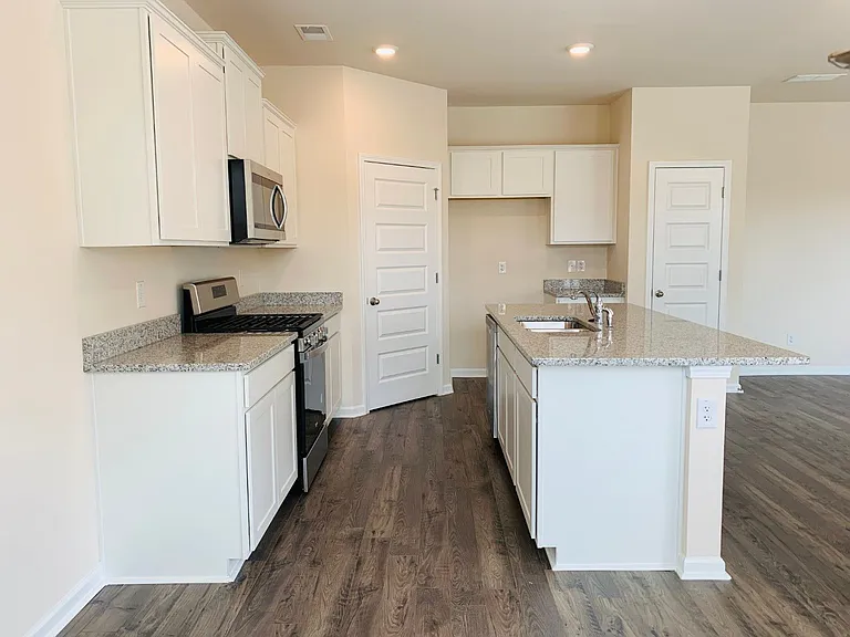 49 Lauritsen Way — Photo 8