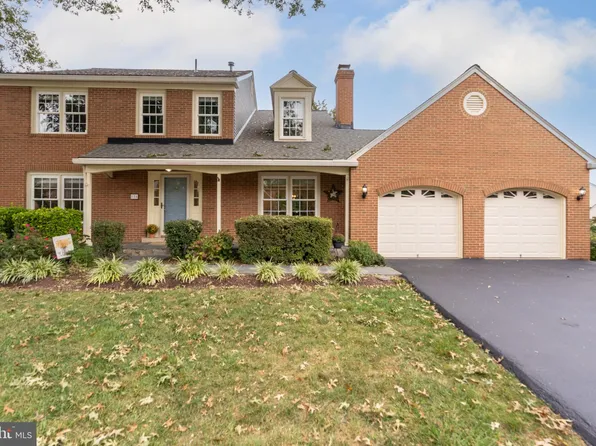 116 Connemara Dr, Sterling, VA 20164