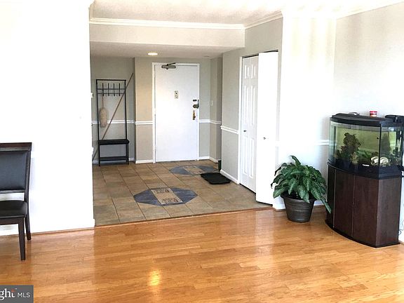 5th image of 3713 S George Mason Dr APT 1105W
