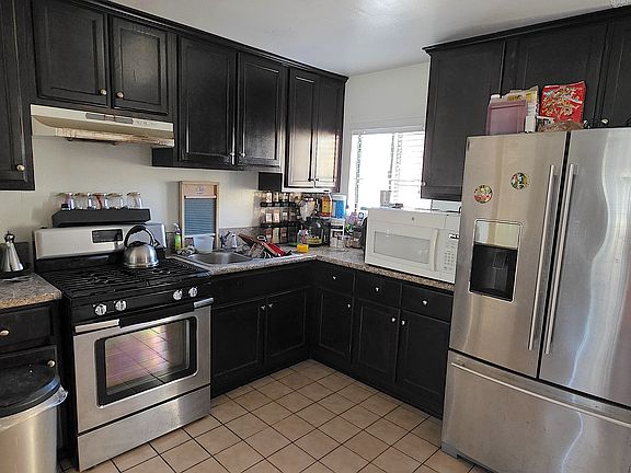 2nd image of 612 S Acacia Ave #B