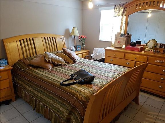 2nd image of 9050 Hickory Cir