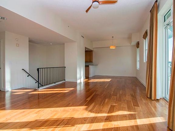3rd image of 450 Knights Run Ave Unit 402