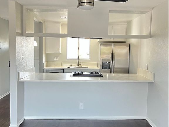 4th image of 755 Gaviota Ave APT 7
