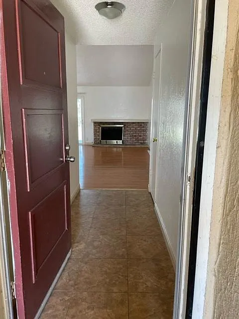 3 bed, 1262 sqft, $3,500 — Photo 3