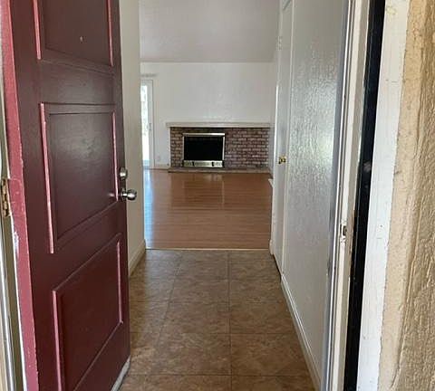 3rd image of 1072 Pescadero St