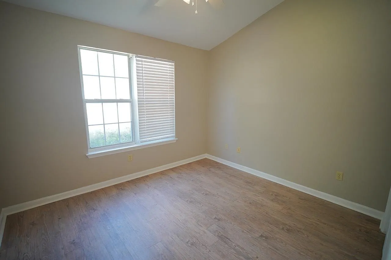 3 bed, 1336 sqft, $1,500 — Photo 4