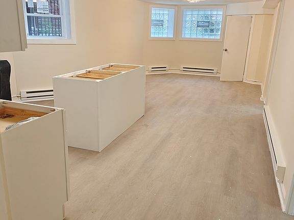 3rd image of 4833 N Sawyer Ave #G